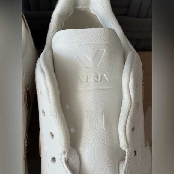 Veja V-10 Chromefree Leather Extra-White Platine Size 36 US 5 - Picture 4 of 11